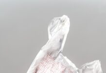 “비닐끼리 모이면 자원이 된다!” 관악구, 폐비닐 전용봉투로 자원순환 도모 white plastic bag on white table