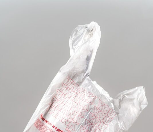 “비닐끼리 모이면 자원이 된다!” 관악구, 폐비닐 전용봉투로 자원순환 도모 white plastic bag on white table