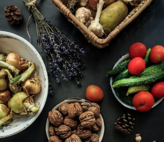 저칼로리 다이어트 식단으로 체중 감량 성공하기 assorted vegetables