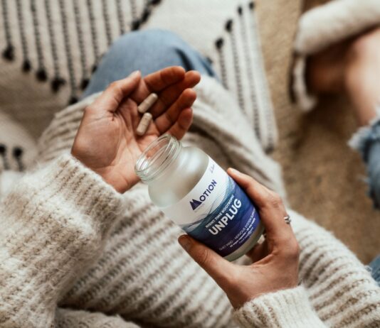 영양과 보충제, 건강을 위한 현명한 선택법 person holding blue and white labeled plastic bottle