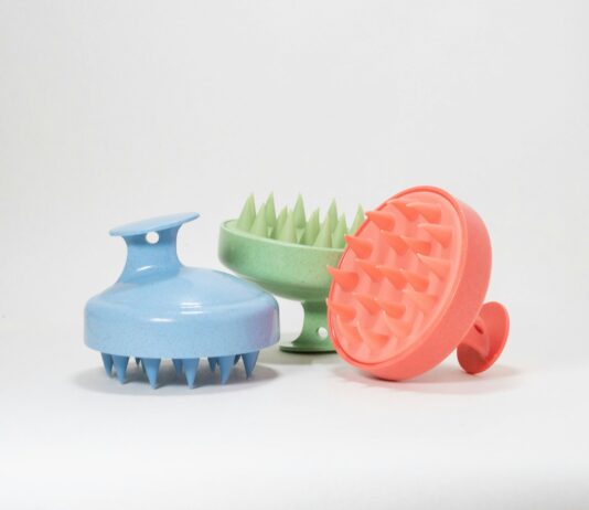 “두피 건강부터 모발 탄력까지, 일상 속에서 시작하는 똑똑한 헤어 관리” a couple of teapots